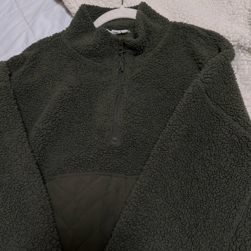 green crop top sweater ☕️🤎